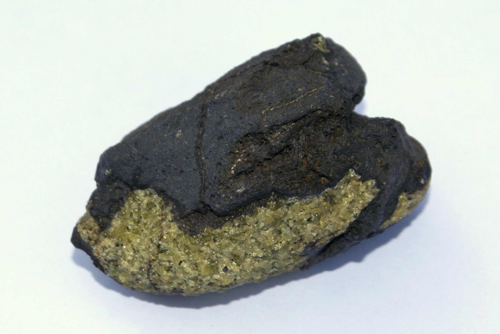 响岩质碱玄岩_Phonolitic Tephrite_国家岩矿化石标本资源共享平台