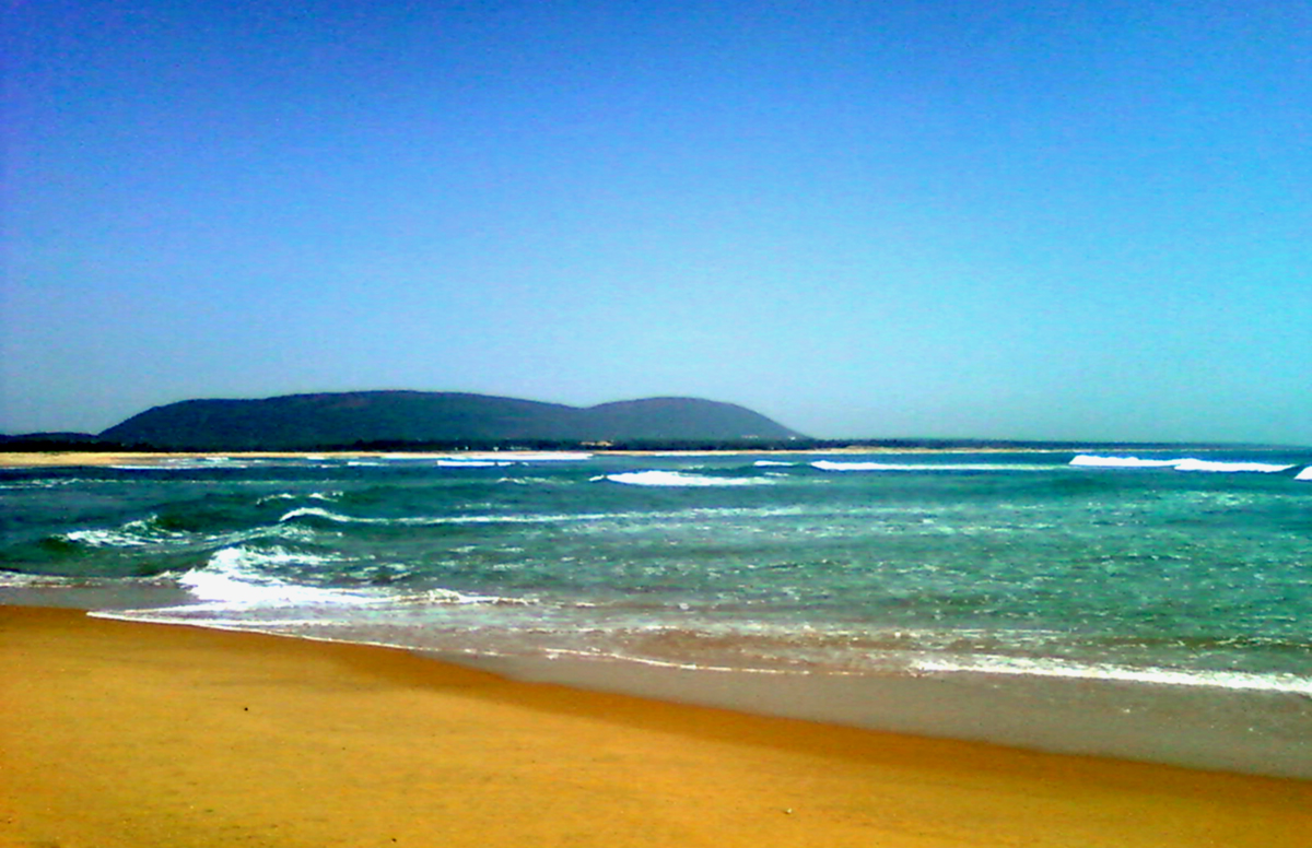 Description Scenic noon view at Bheemili beach.jpg