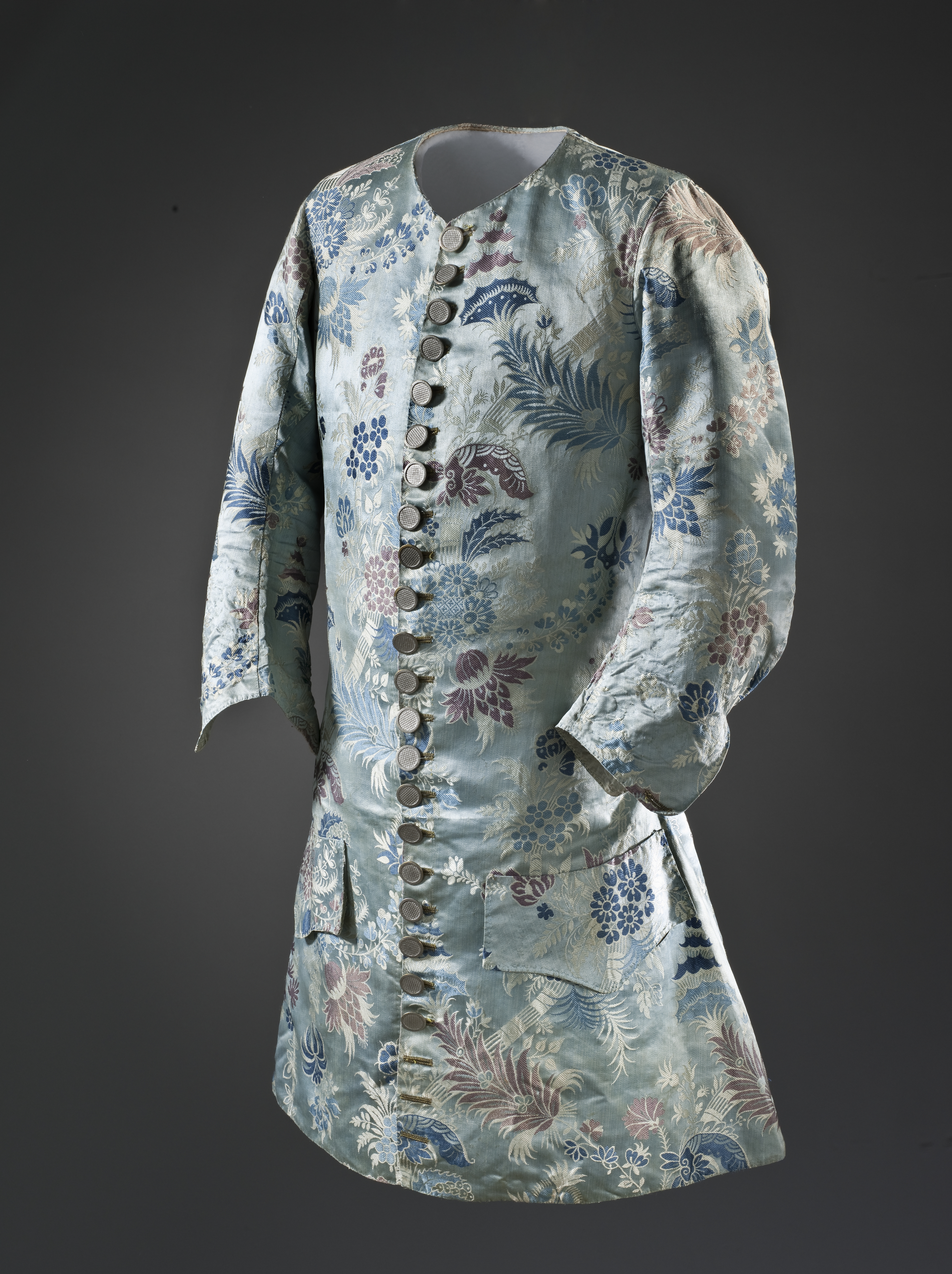 Man%27s_silk_waistcoat_with_sleeves_c_1715.jpg