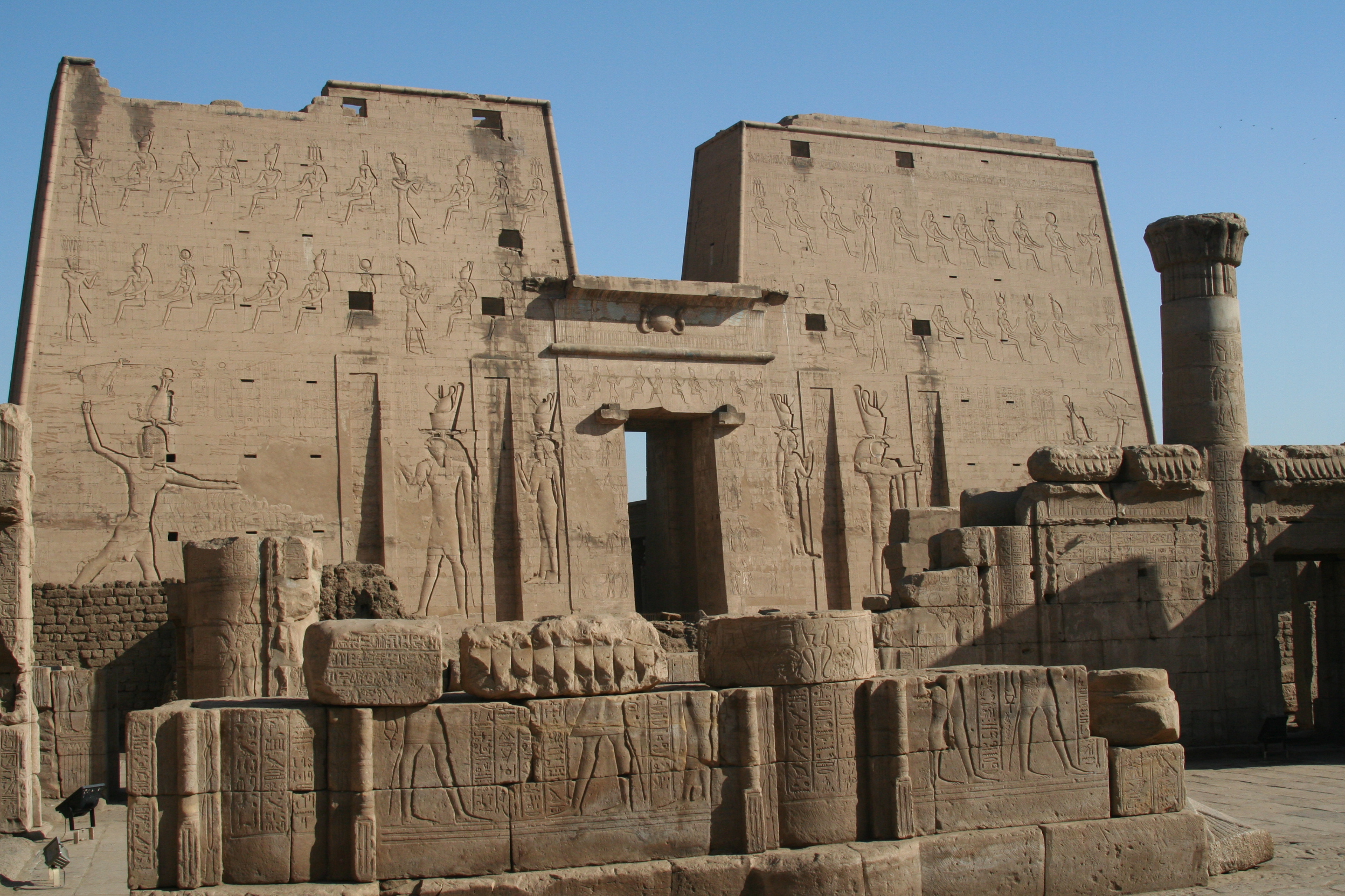 Approach and first pylon - Temple of Horus @ Edfu