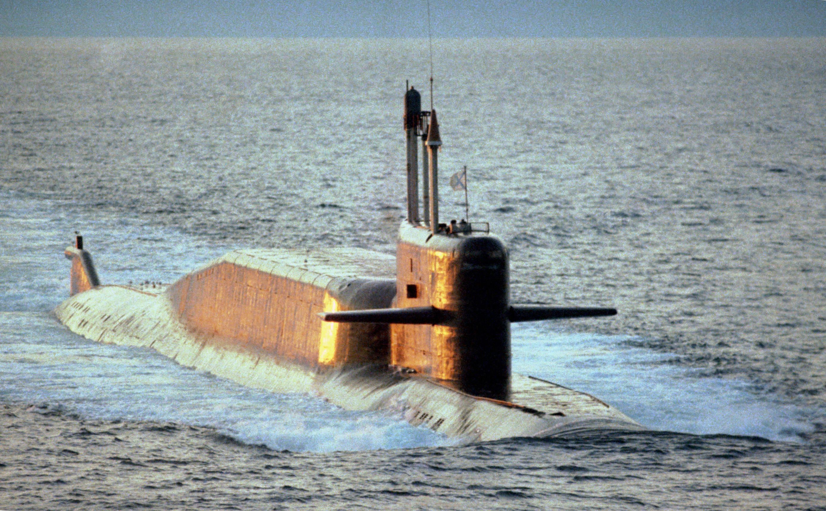 http://upload.wikimedia.org/wikipedia/commons/8/83/Submarine_Delta_IV_class.jpg