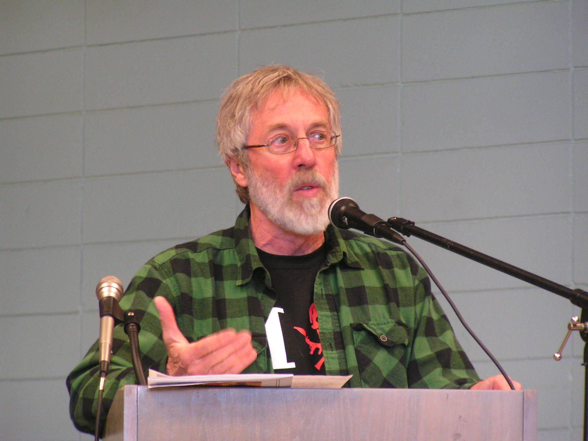 Foto de John Zerzan John Zerzan en 2010 en San Francisco Anarchist Bookfair (Fuente Wikipedia: CC BY 3.0)