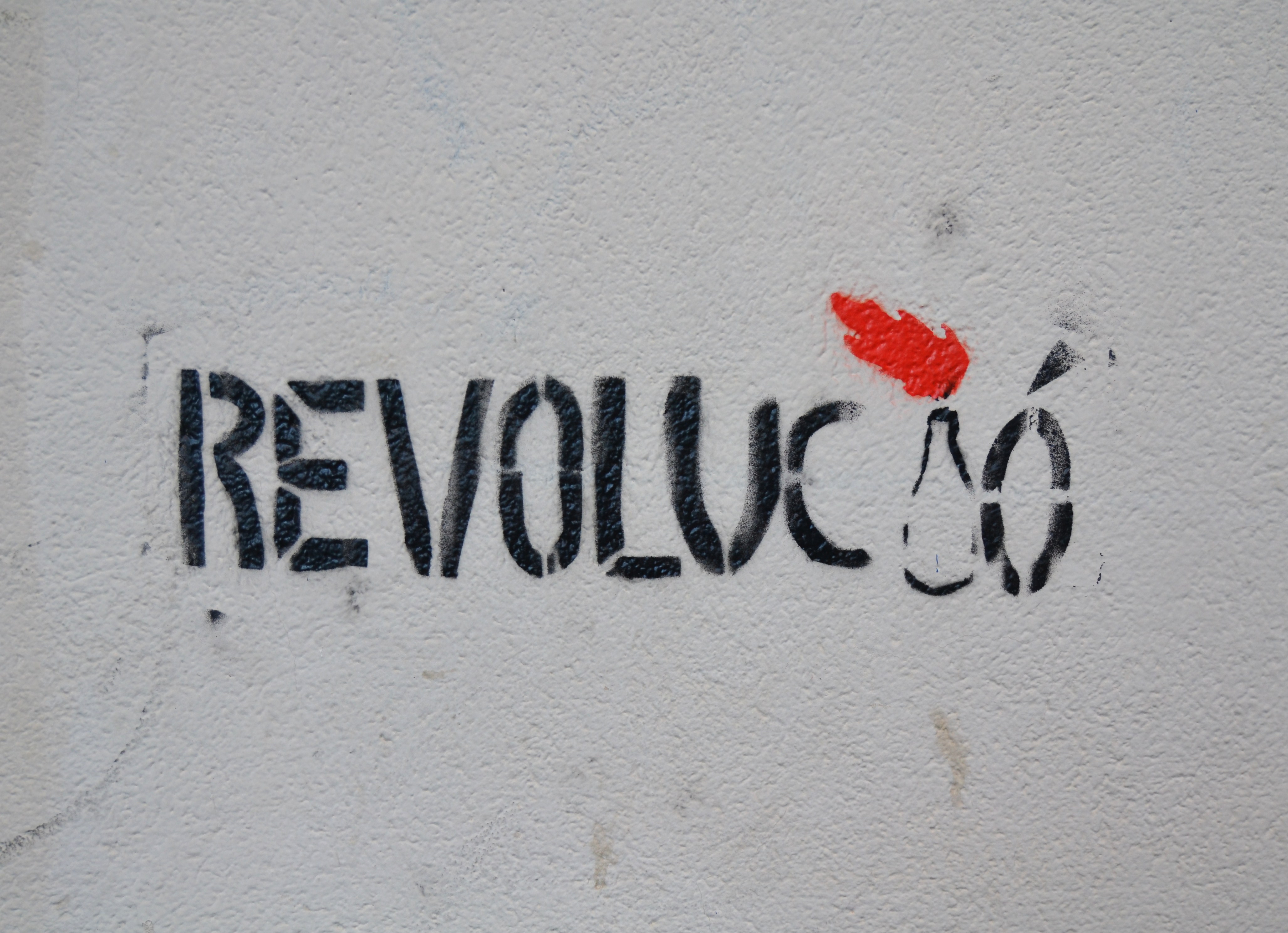 Revoluci%C3%B3,_graffiti_a_la_pla%C3%A7a_d'Hondures,_Val%C3%A8ncia.JPG