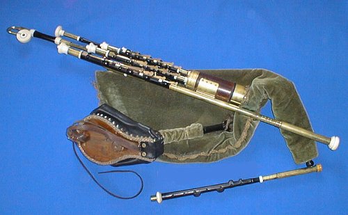 http://upload.wikimedia.org/wikipedia/commons/8/85/UilleannPipes.jpg
