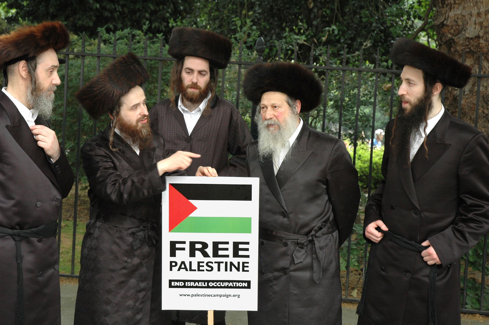http://upload.wikimedia.org/wikipedia/commons/8/86/Members_of_Neturei_Karta_Orthodox_Jewish_group_protest_against_Israel.jpg