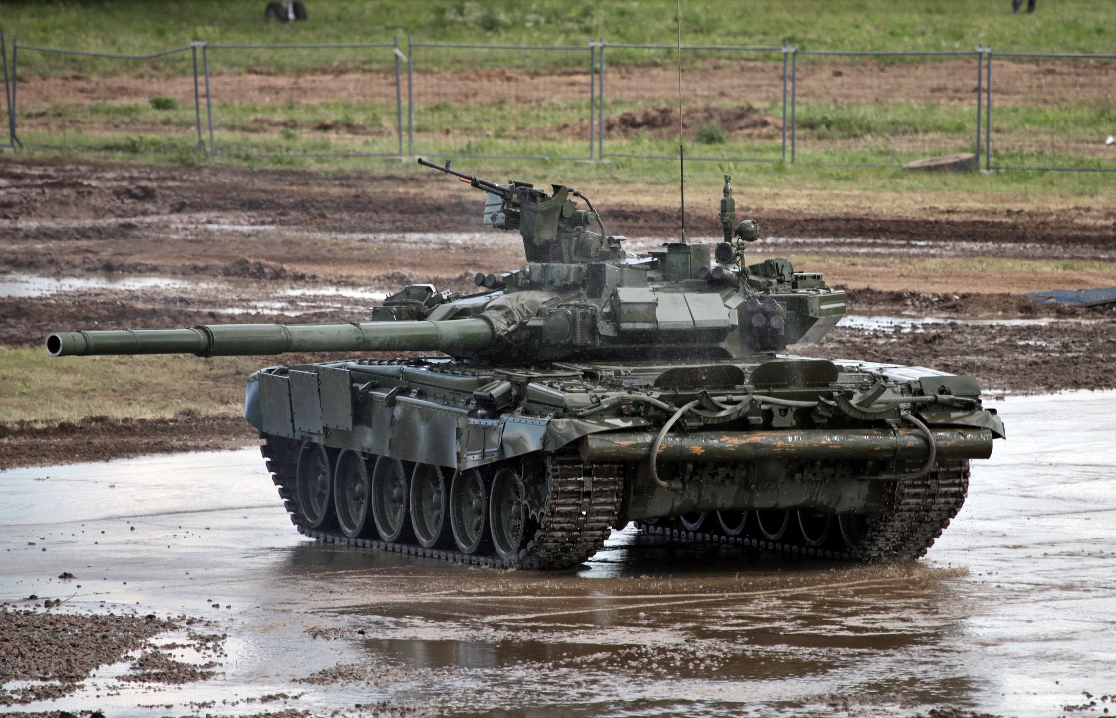 T-90A_MBT_photo014.jpg