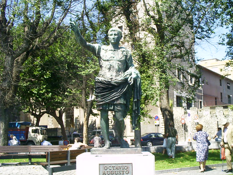 Resultado de imagen de gijon inauguracion estatua augusto