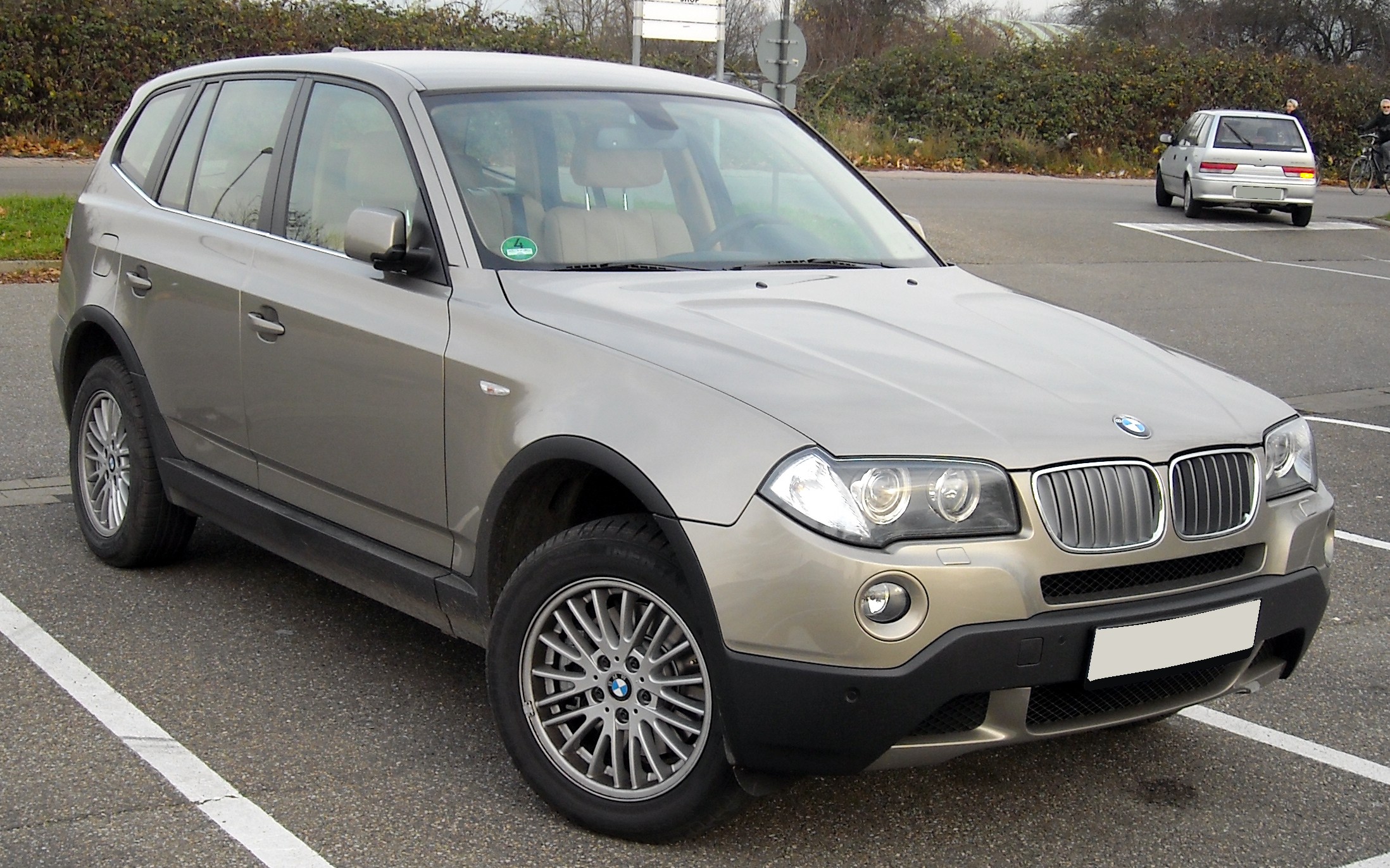 File:2004-2006 BMW X3 (E83) 2.5i wagon 01.jpg - Wikipedia