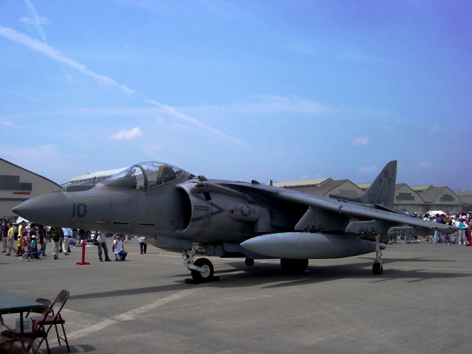 Harrier_AV-8B_01.jpg