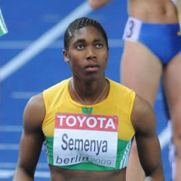 После победы на чемпионате мира в 2009 году южноафриканской спортсменке Кастер Семеня пришлось проходить тест на подтверждение пола. Фото предоставлено сайтом www.erki.nl/