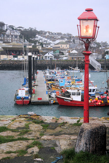 Newlyn_Harbour_-_geograph.org.uk_-_1109539.jpg