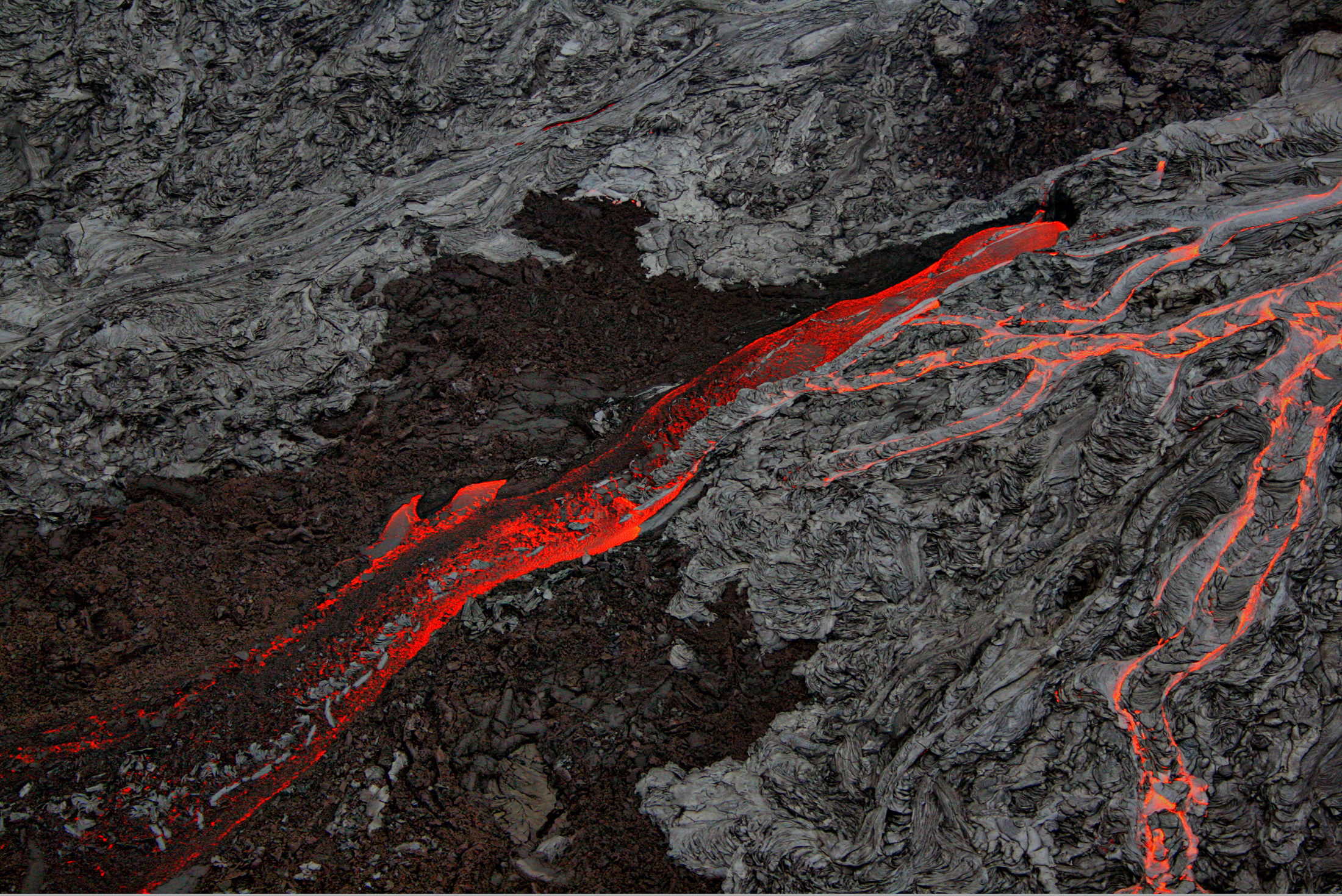 http://upload.wikimedia.org/wikipedia/commons/8/89/P%C4%81hoehoe_and_Aa_flows_at_Hawaii.jpg