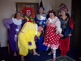 English: More clowns at Clown School