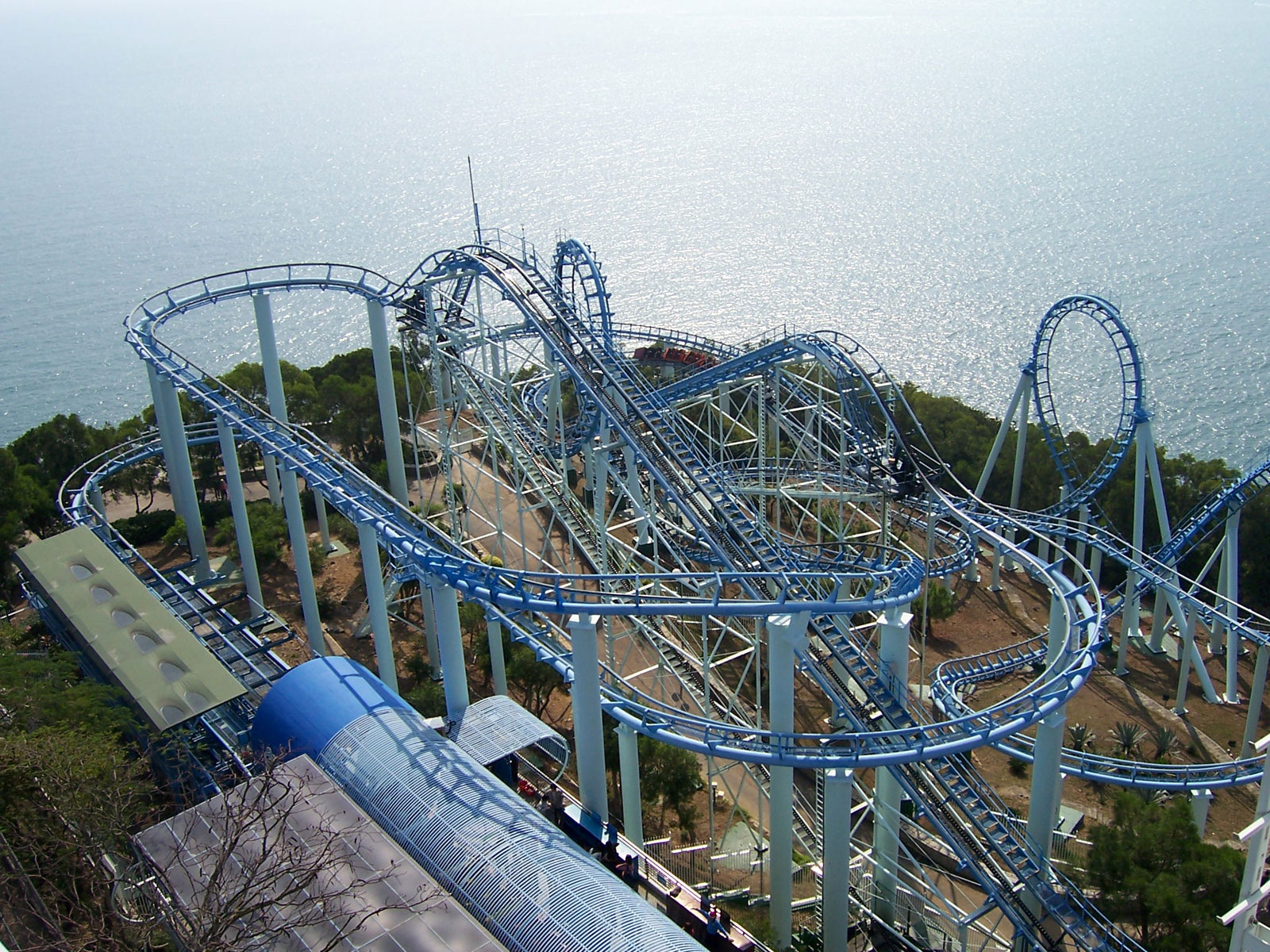 Ocean_Park_Dragon_rollercoaster.jpg