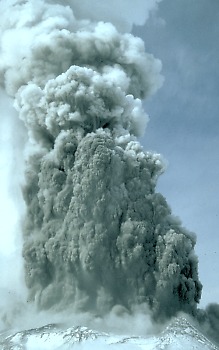 Fig. 7. Phreatic eruption, during spring 1980, at Mt. St. Helens, Washington state, USA (Wikipedia)