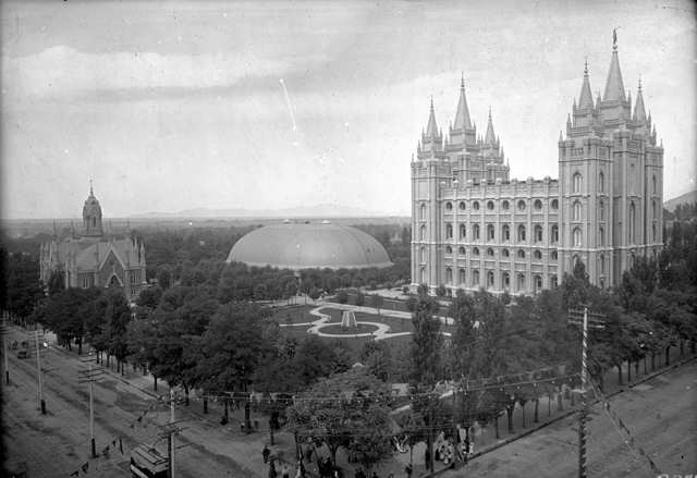 http://upload.wikimedia.org/wikipedia/commons/8/8b/1897_Temple_Square.jpg