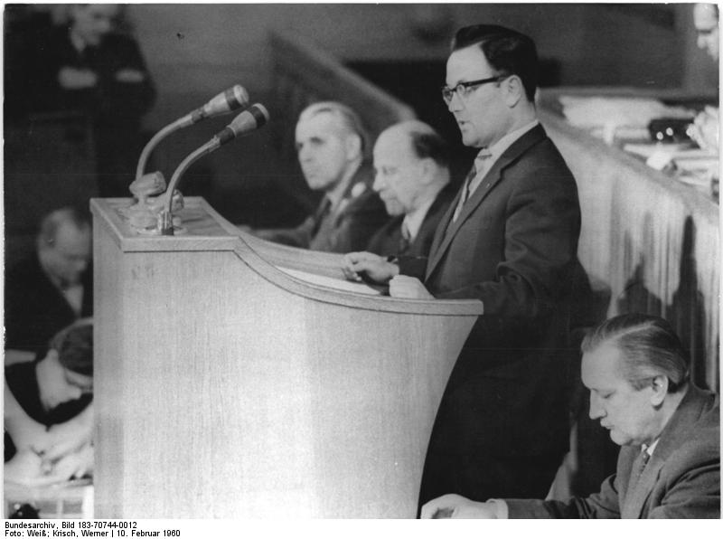 File:Bundesarchiv Bild 183-70744-0012, Berlin, 10. Volkskammersitzung, Heyl.jpg