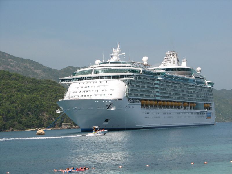 File:Cruise ship Labadee Haïti.jpg