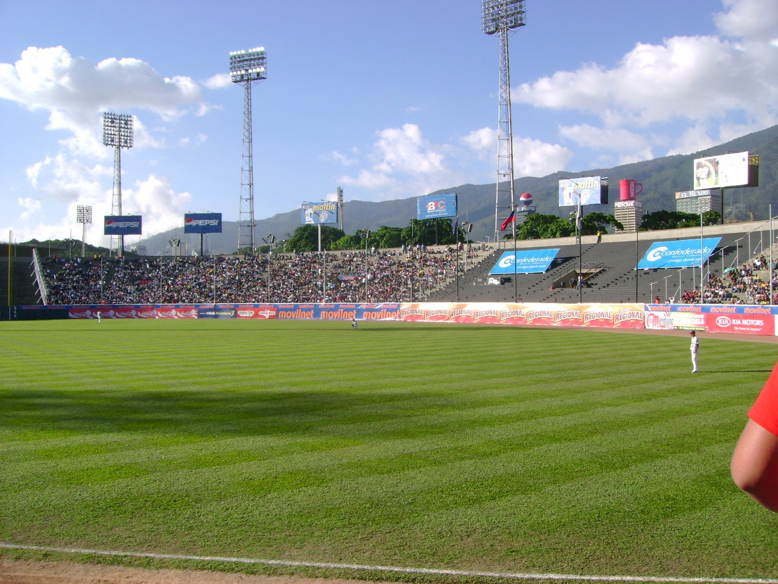 File:Estadio de Béisbol de la UCV Caracas 3.JPG - Wikimedia Commons
