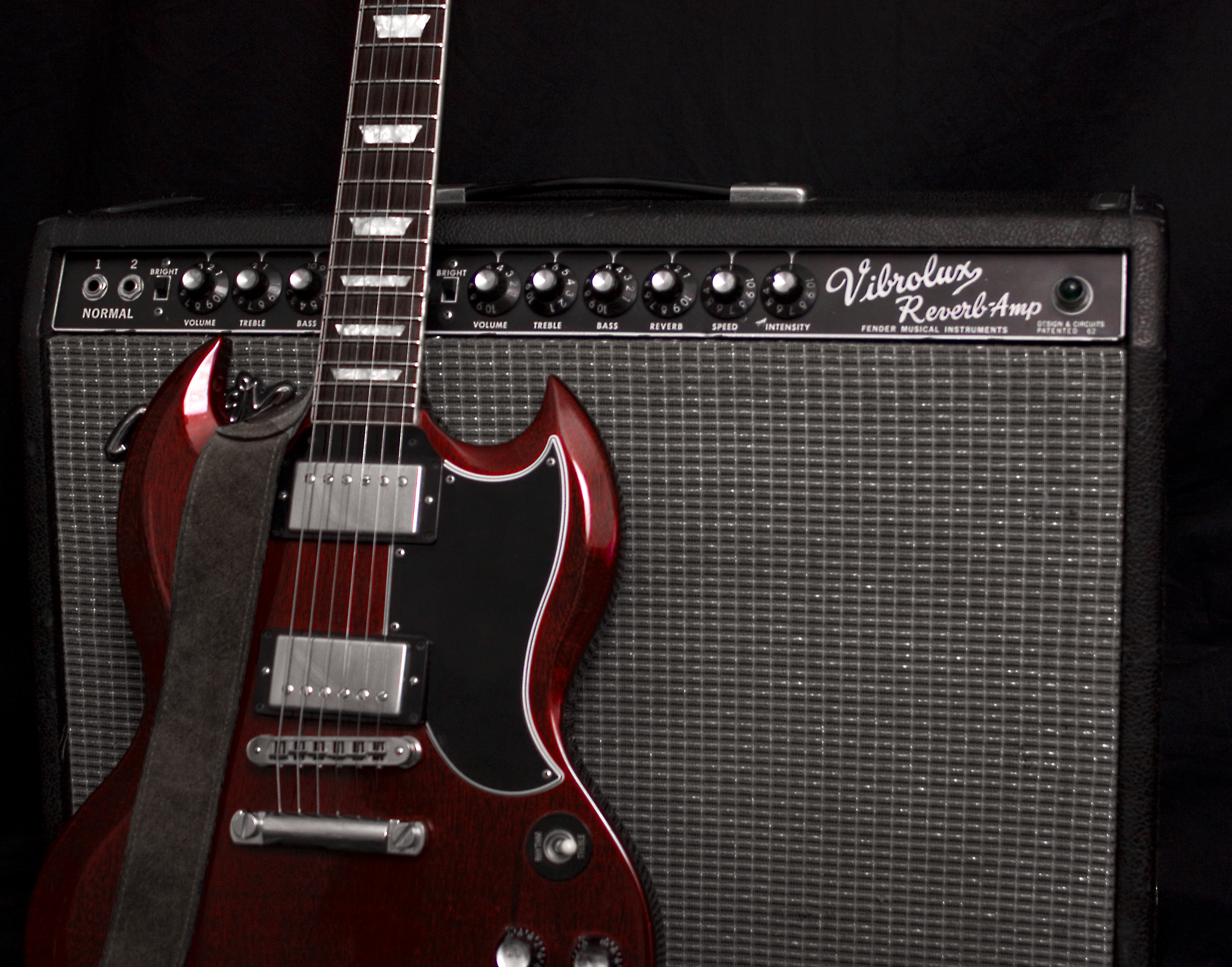 Fender_Vibrolux_Reverb_with_Gibson_SG.jpg