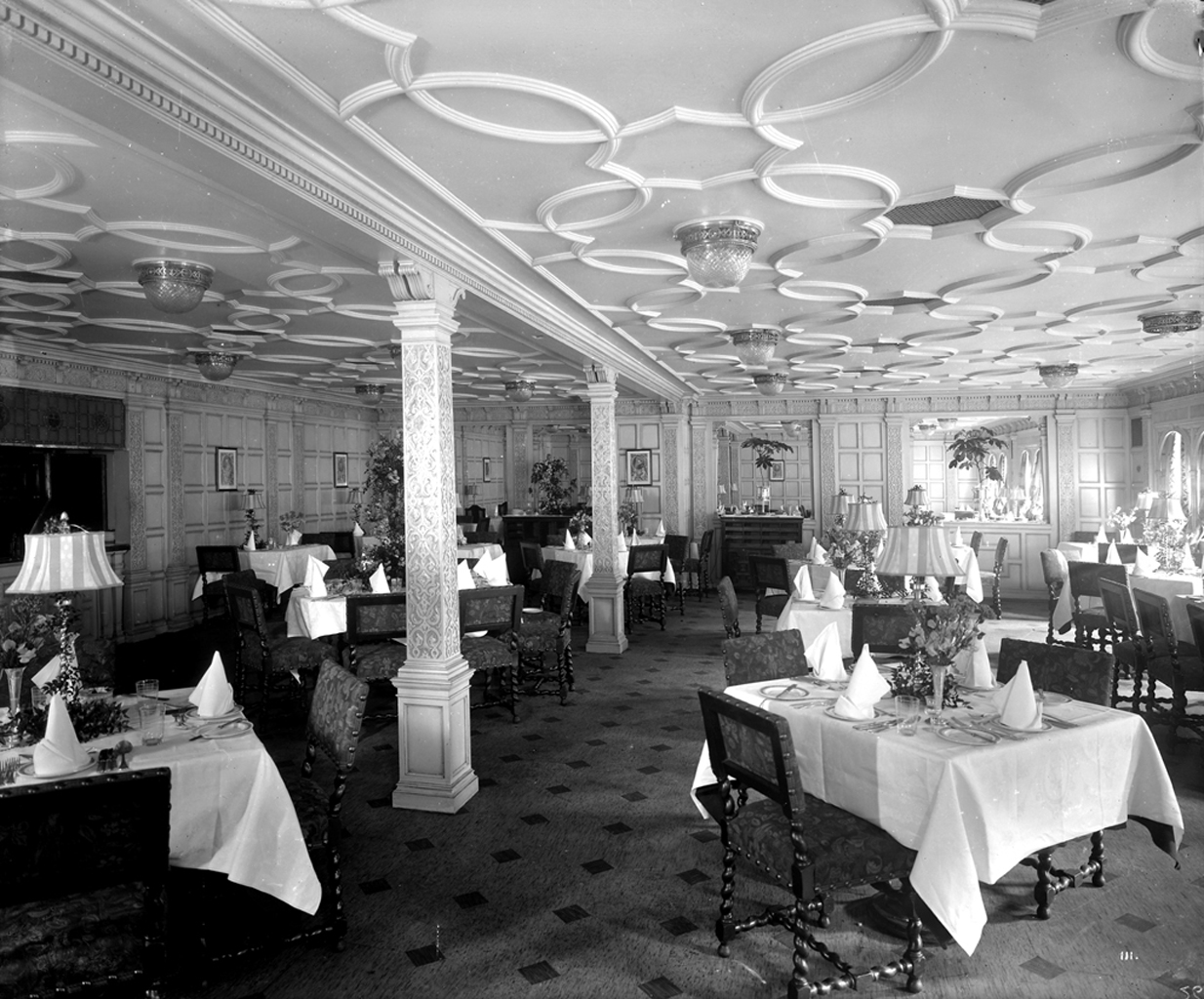 File:First Class Grill Room on the RMS Aquitania.jpg