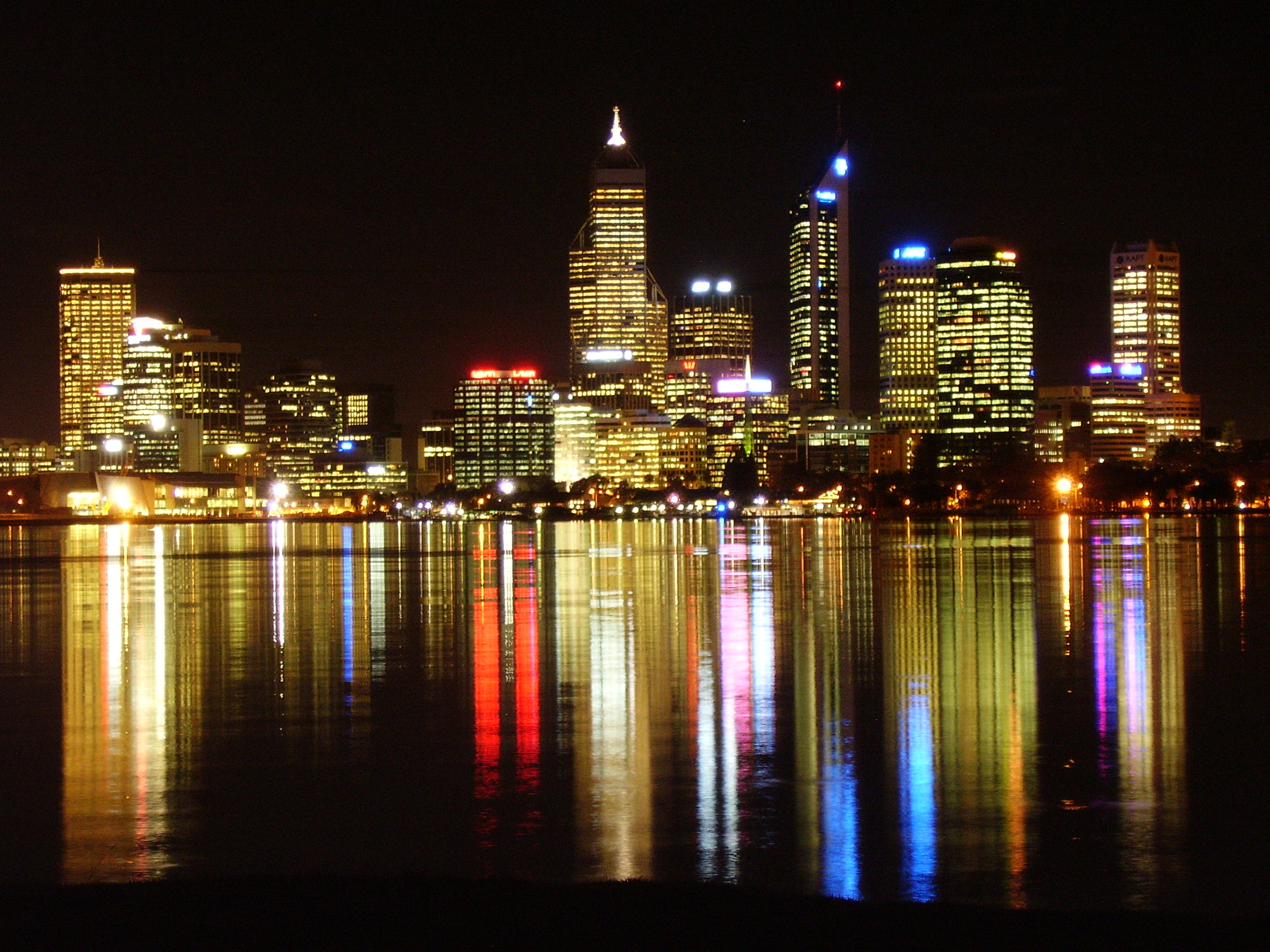 [Afbeelding: Perth_skyline_at_night.jpg]