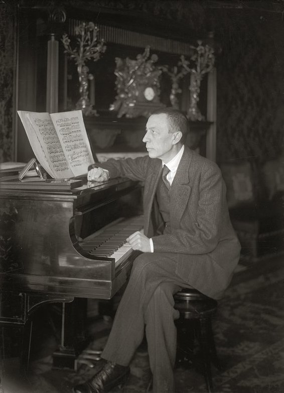 http://upload.wikimedia.org/wikipedia/commons/8/8d/Rachmaninoff_-_Steinway_grand_piano.jpg