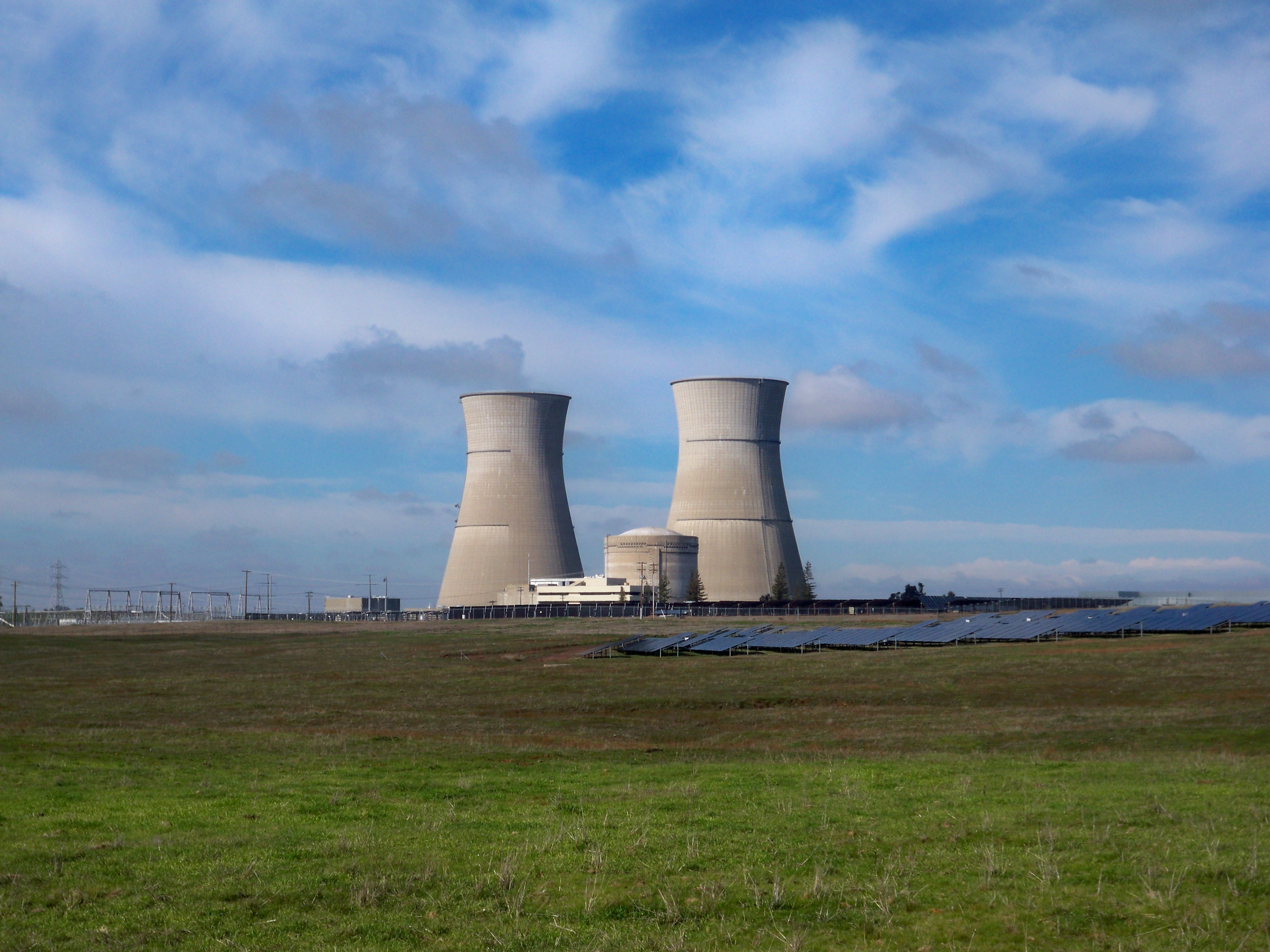 nuclear generating station (wikimedia)