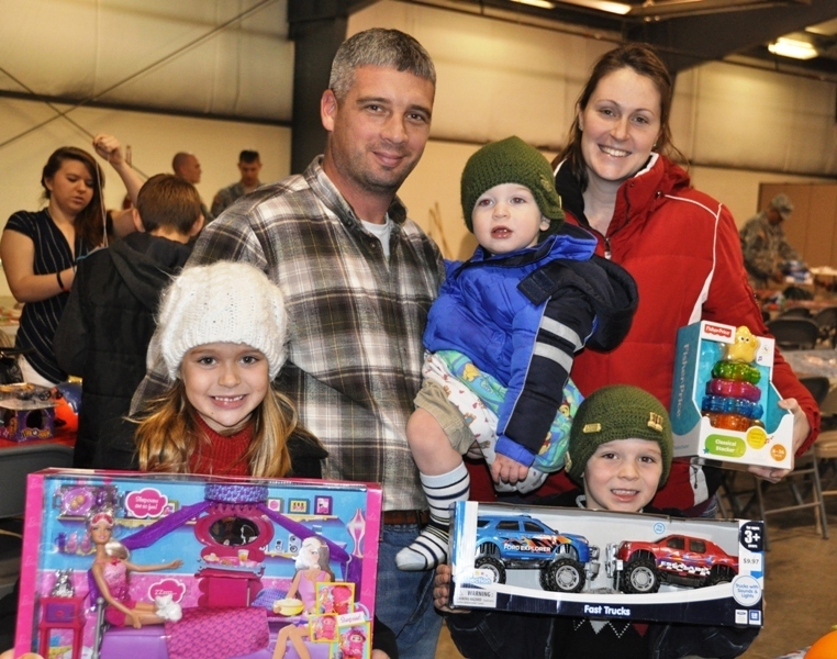 File:U.S. Army Sgt. 1st Class Nathan Marshall with the 1st Battalion, 45th Engineer Battalion, 157th Infantry Brigade, First Army Division East, his wife, Amanda and their young family, celebrate the holidays early 131208-Z-IB445-027.jpg