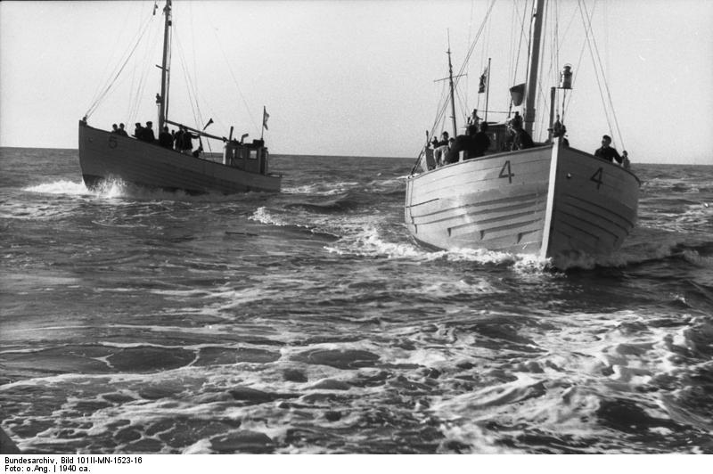 Bundesarchiv_Bild_101II-MN-1523-16%2C_D%C3%A4nemark%2C_Hafenschutzboote.jpg