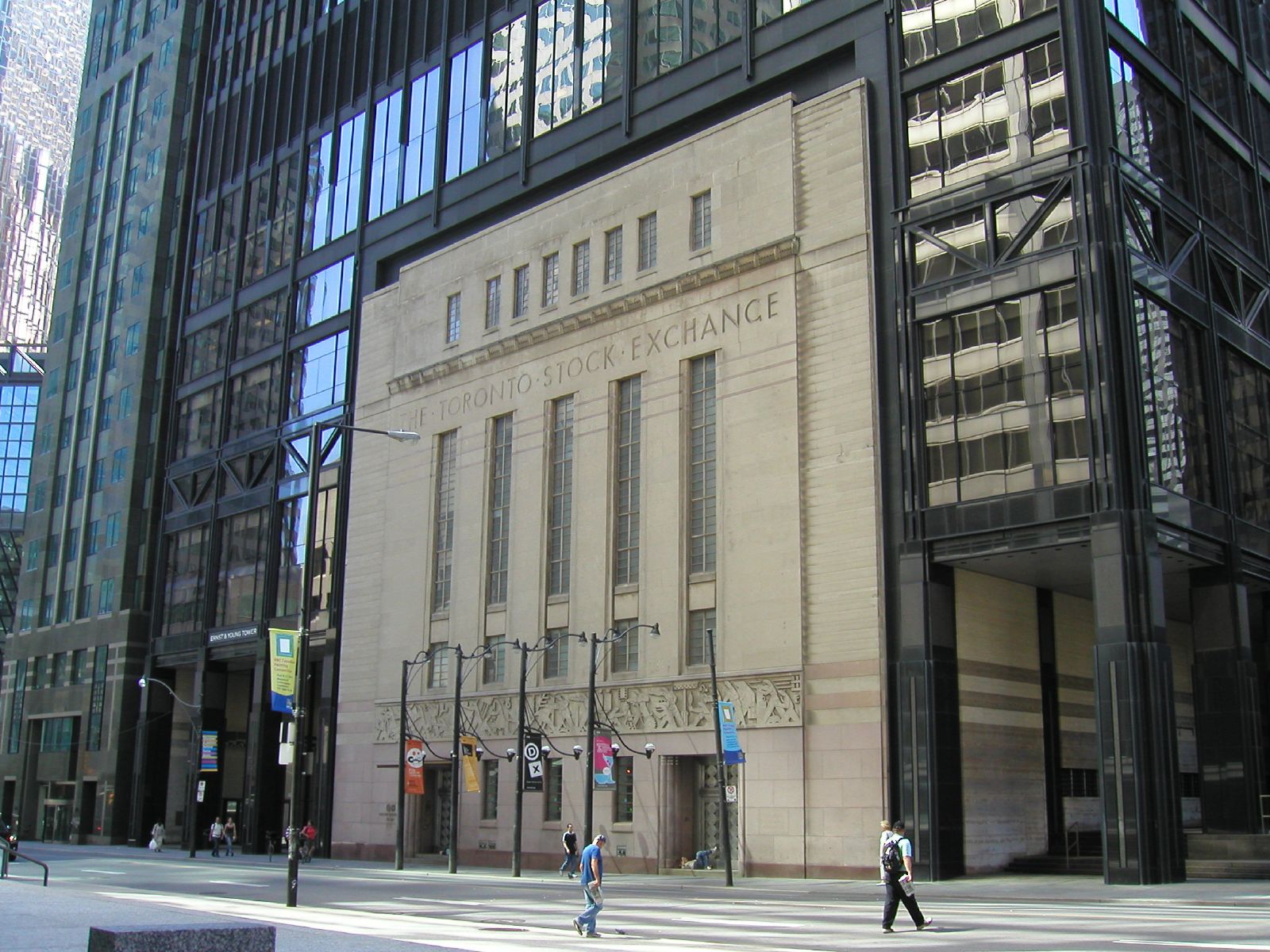 http://upload.wikimedia.org/wikipedia/commons/8/8e/Toronto_Stock_Exchange.jpg