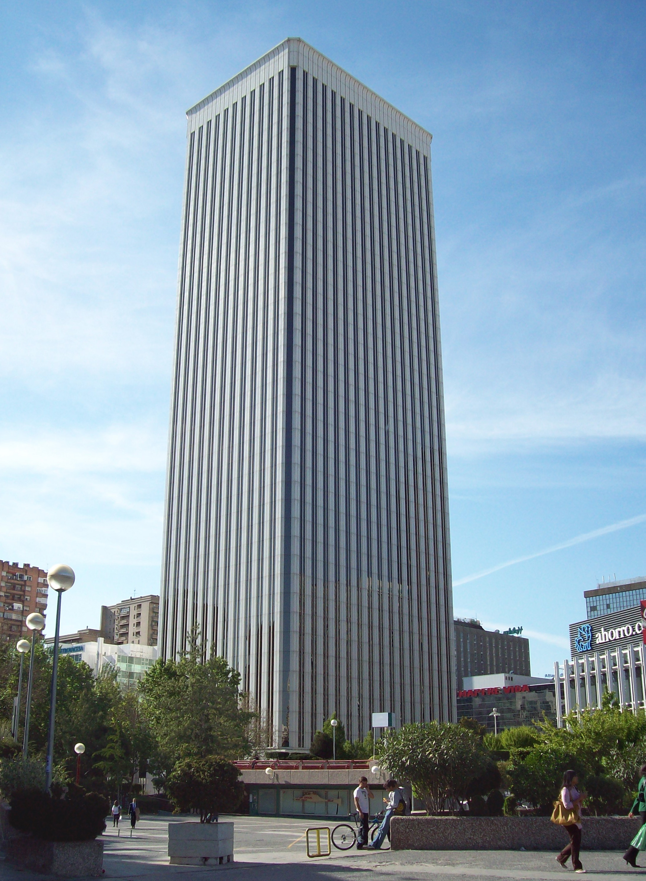 File:Torre Picasso (Madrid) 10.jpg - Wikimedia Commons