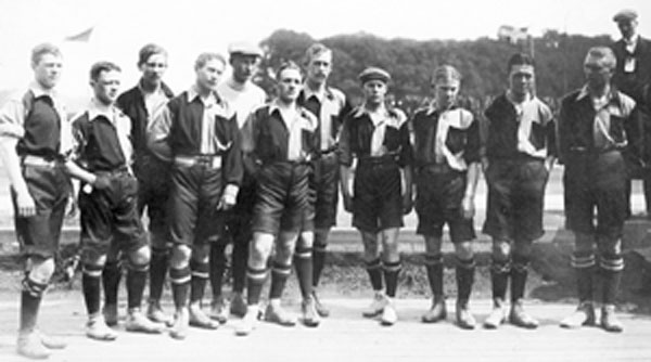 First_swedish_football_team.jpg