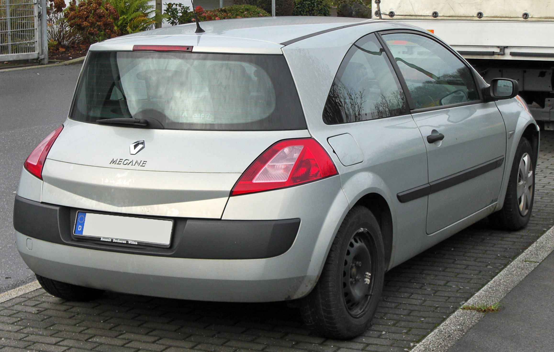 [Imagen: Renault_M%C3%A9gane_II_Facelift_rear_20091206.jpg]