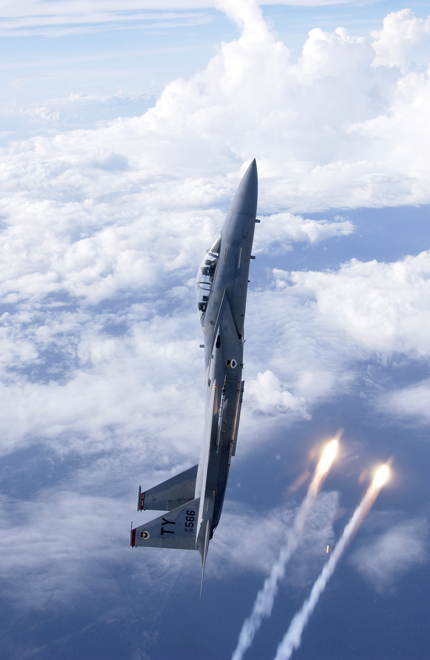 F-15_vertical_deploy.jpg