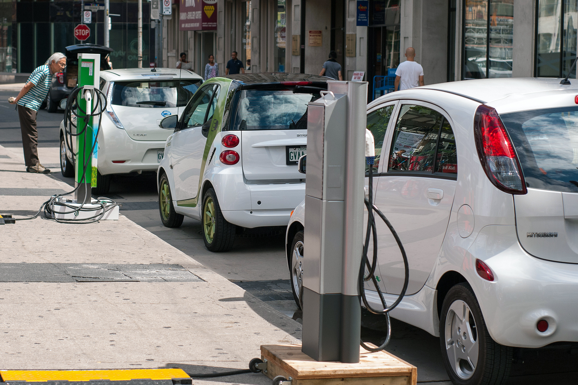 Charging Electric Cars on the Street