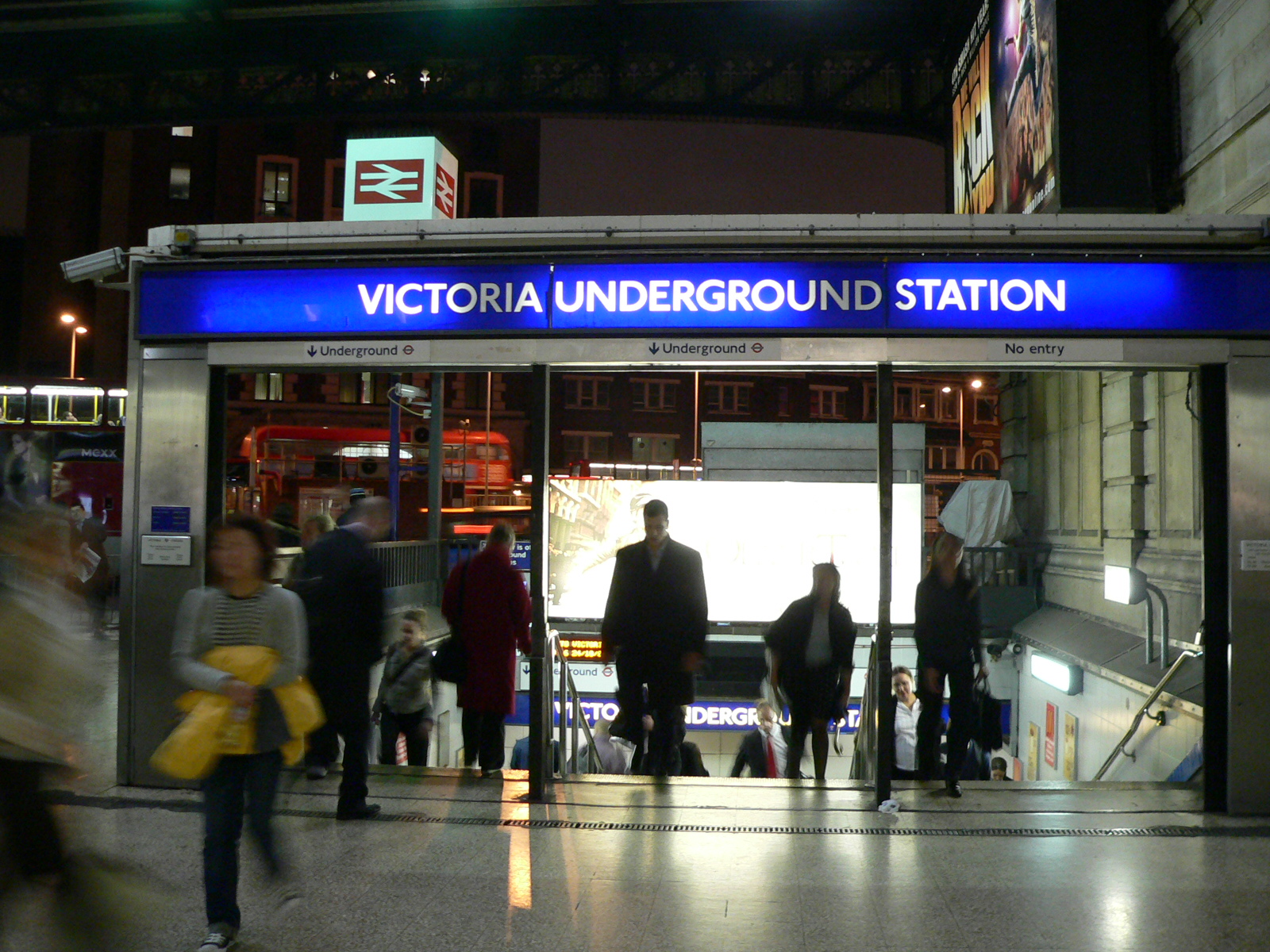 victoria underground station