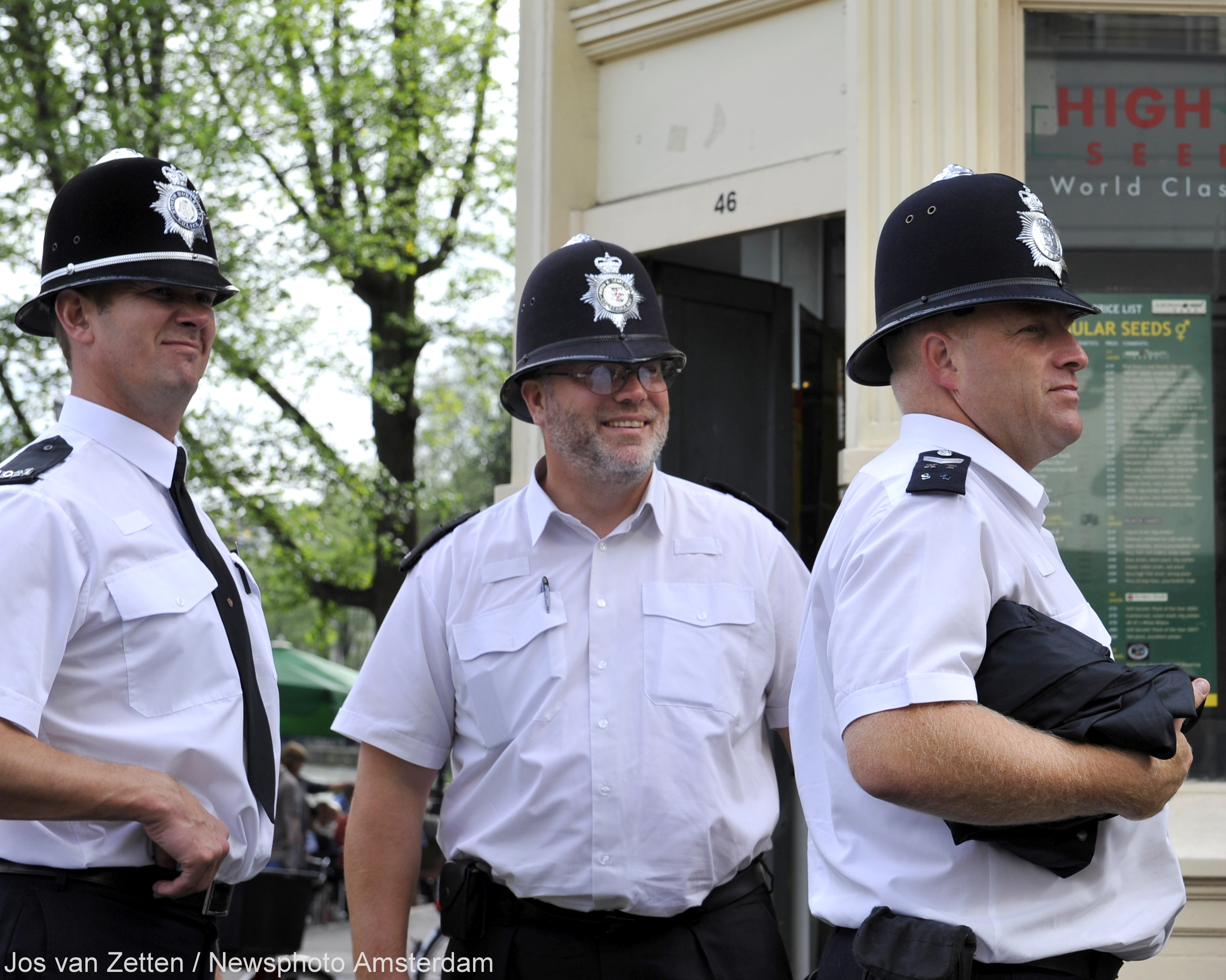 Flickr_-_NewsPhoto!_-_English_police_in_Amsterdam.jpg