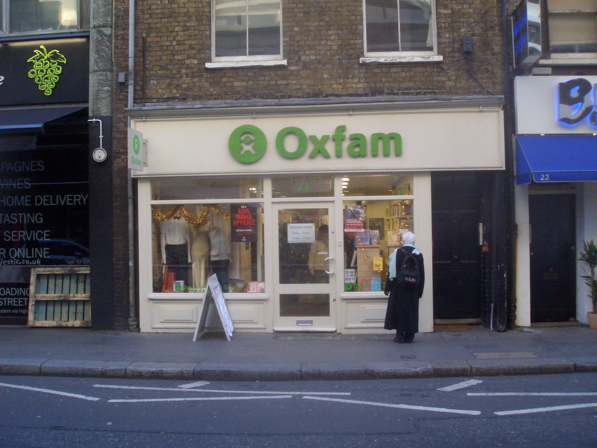 Oxfam_shop_on_Drury_Lane.jpg