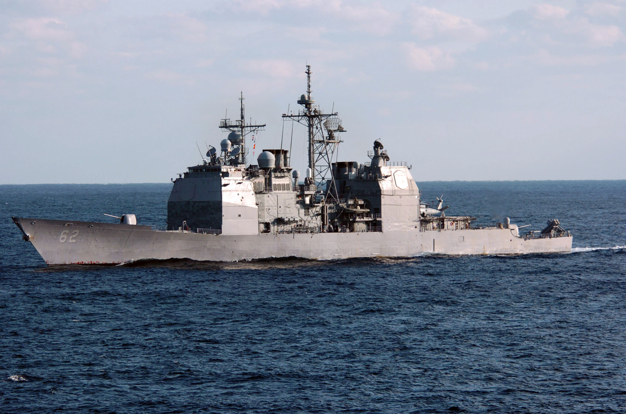 http://upload.wikimedia.org/wikipedia/commons/9/92/USS_Chancellorsville_(CG_62)_2005.jpg