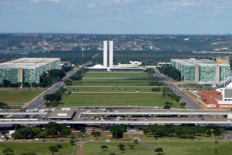 Brazil Esplanada_dos_Ministérios,_Brasília_DF_04_2006_(modificada)