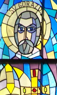 Den hellige Gorazd, glassmaleri i katedralen Sv. Emeráma i Nitra i Slovakia