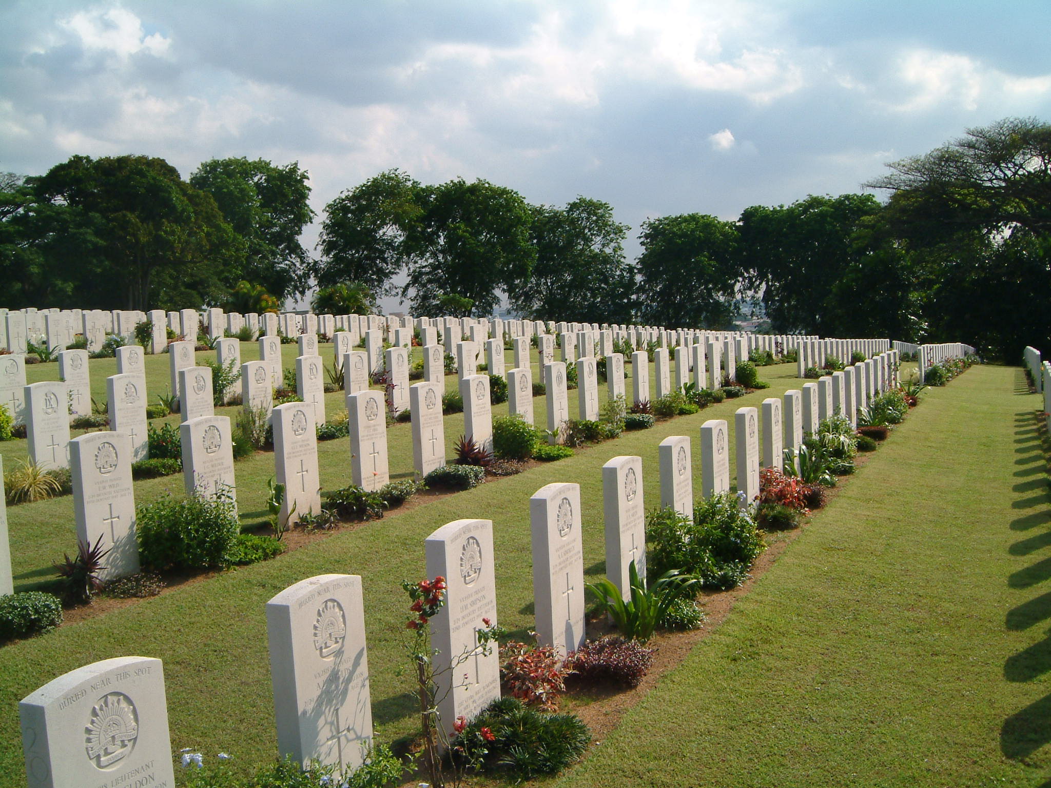 File:Kranji War Memorial grounds.jpg - Wikipedia, the free ...