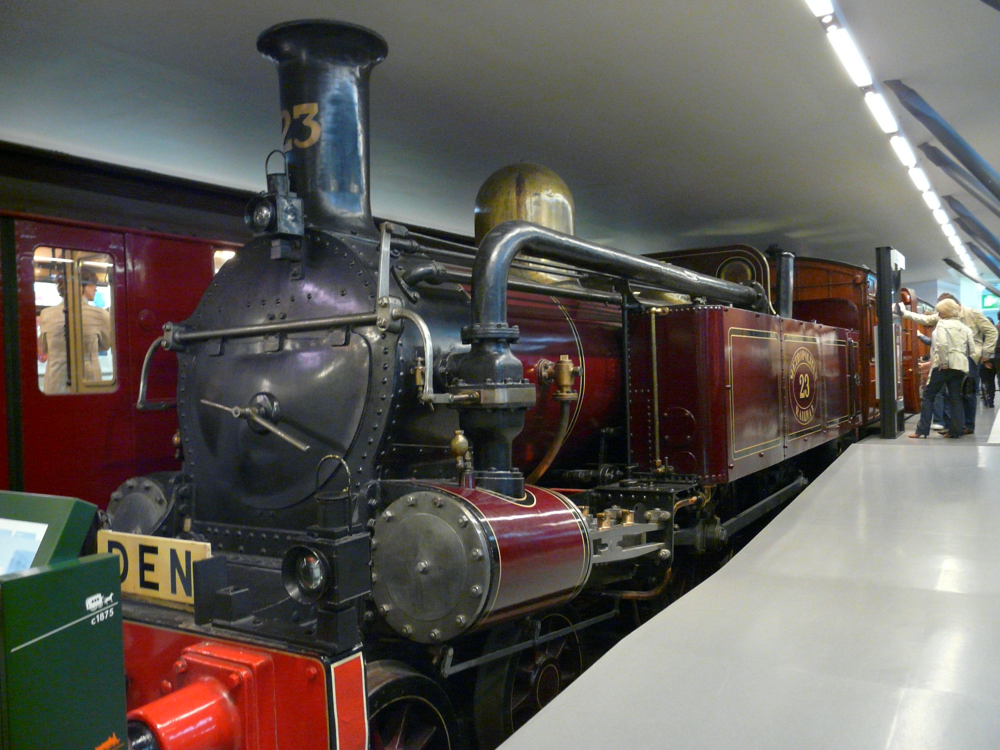 File:Metropolitan Railway Steam Locomotive, London Transport Museum 