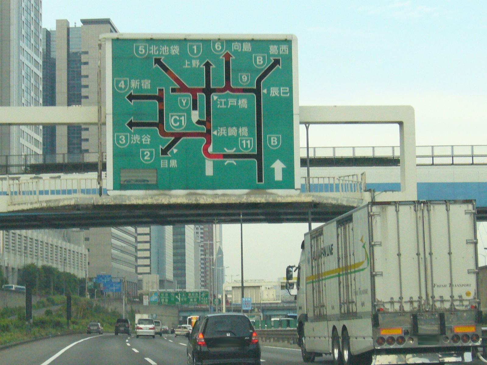 [Photo] Le Japon /!\ Images lourdes/!\ Traffic-sign-shuto-expressway,minato-ward,tokyo-met.,japan