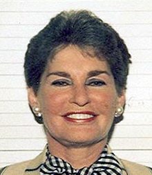 ליאונה הלמסלי עם מעצרה ב-1988