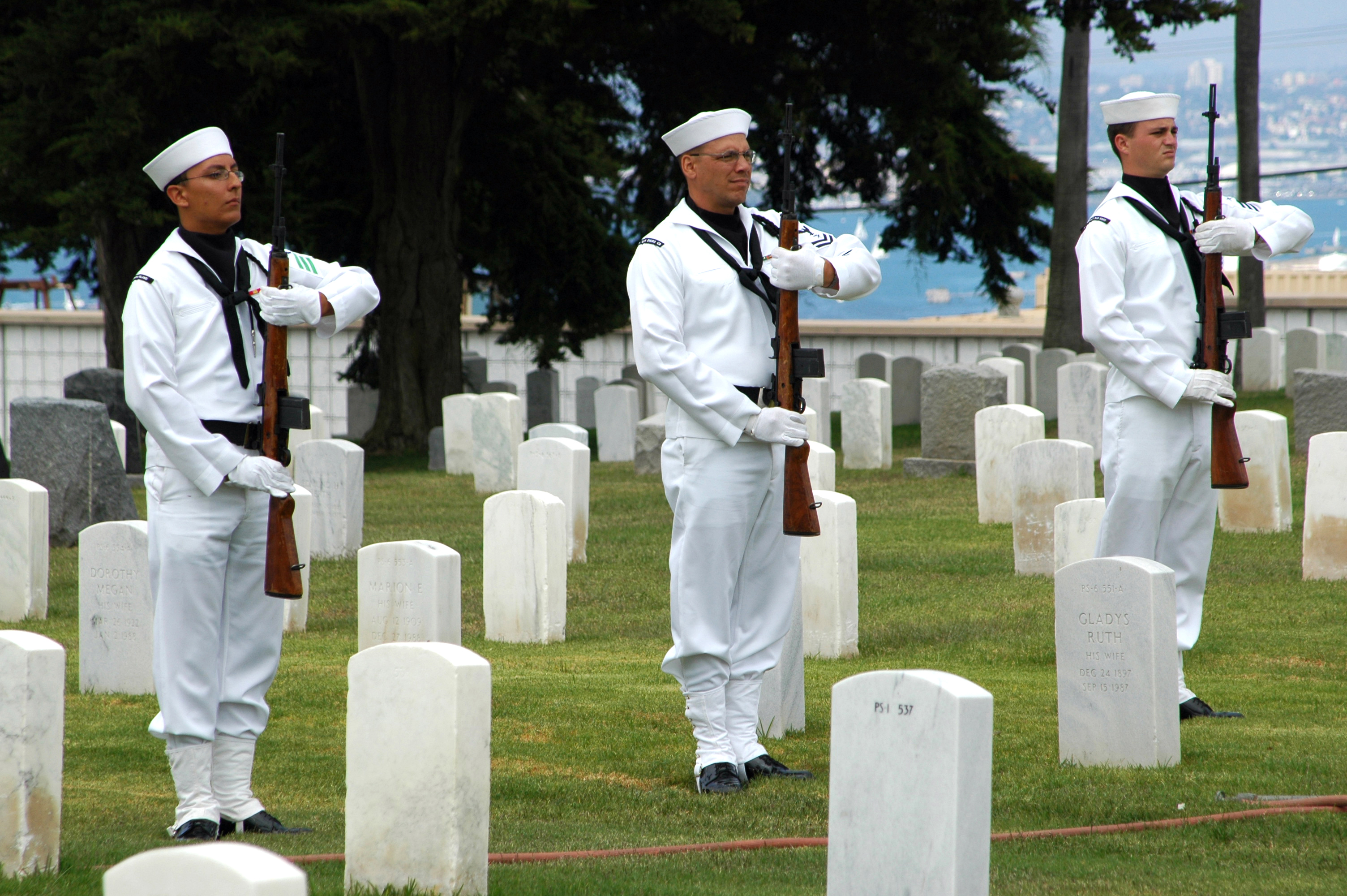 US_Navy_050709-N-0050T-060_Navy_Honor_Guard_members_prepare_to_fire_a_21-gun_salute_during_a_funeral_service_in_honor_of_Senior_Chief_%28SEAL%29%2C_Daniel_R._Healy_at_St._Charles_Borromeo_Catholic_Church.jpg