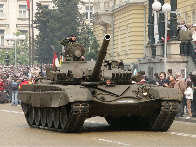 http://upload.wikimedia.org/wikipedia/commons/9/96/T-72M2.jpg