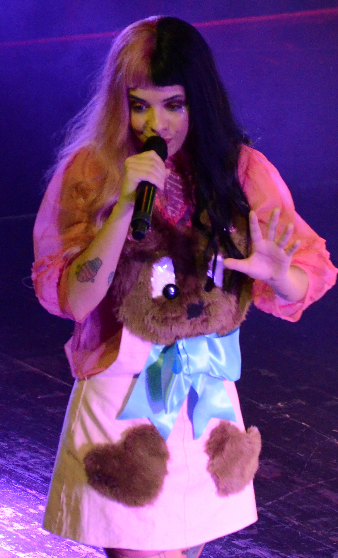 The 28-year old daughter of father (?) and mother(?) Melanie Martinez in 2024 photo. Melanie Martinez earned a  million dollar salary - leaving the net worth at 2 million in 2024