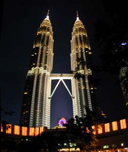 File:Petronas Twin Towers 2.
